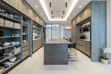 Modern Seaside Villa with Pool in Sutivan