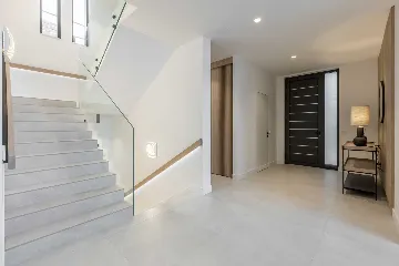 Modern Seaside Villa with Pool in Sutivan