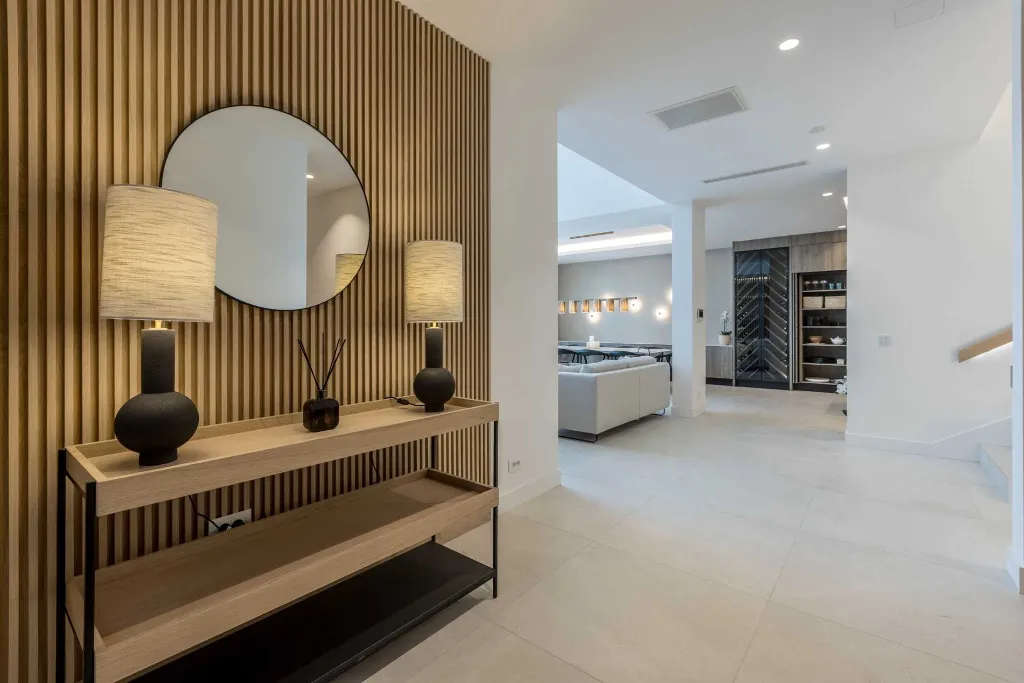 Modern Seaside Villa with Pool in Sutivan