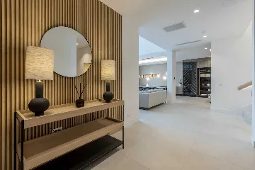 Modern Seaside Villa with Pool in Sutivan