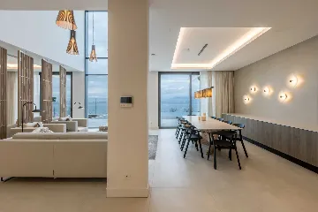 Modern Seaside Villa with Pool in Sutivan