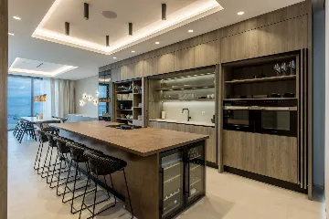 Modern Seaside Villa with Pool in Sutivan