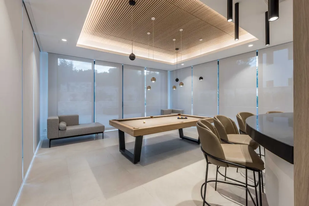 Modern Seaside Villa with Pool in Sutivan