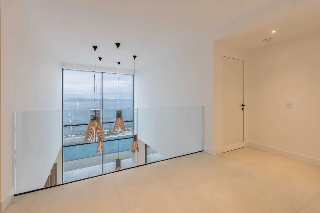 Modern Seaside Villa with Pool in Sutivan