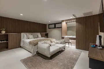 Modern Seaside Villa with Pool in Sutivan