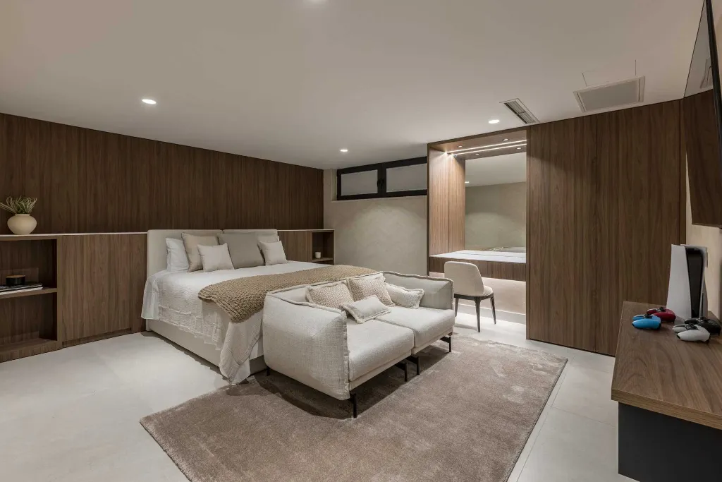 Modern Seaside Villa with Pool in Sutivan