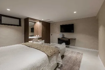 Modern Seaside Villa with Pool in Sutivan