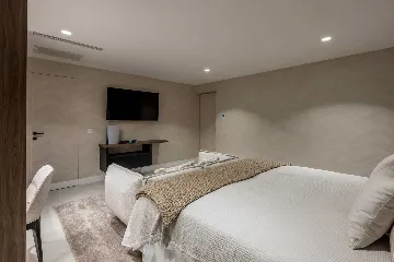 Modern Seaside Villa with Pool in Sutivan