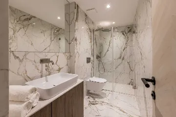 Modern Seaside Villa with Pool in Sutivan