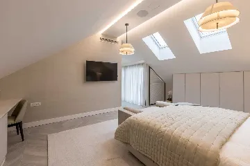 Modern Seaside Villa with Pool in Sutivan