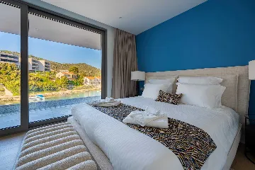 Beachfront Villa with Infinity Pool in Korčula