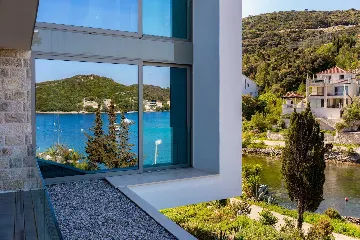 Beachfront Villa with Infinity Pool in Korčula