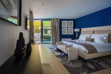 Beachfront Villa with Infinity Pool in Korčula