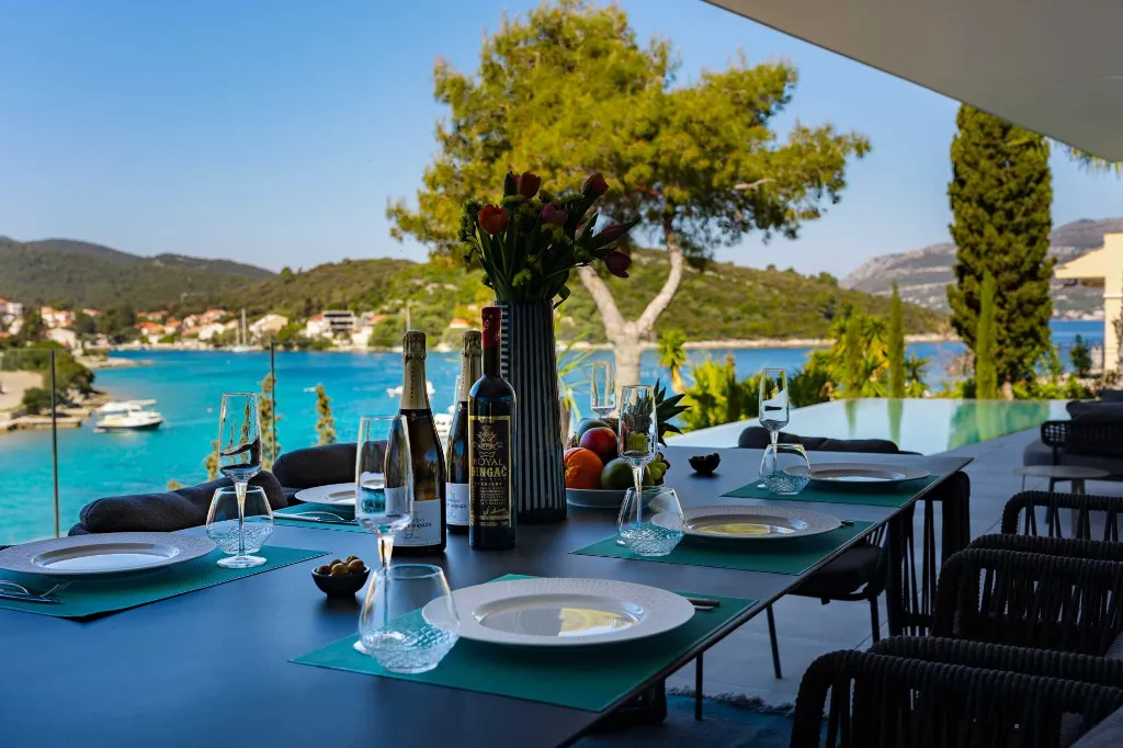 Beachfront Villa with Infinity Pool in Korčula