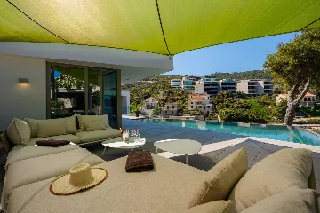 Beachfront Villa with Infinity Pool in Korčula