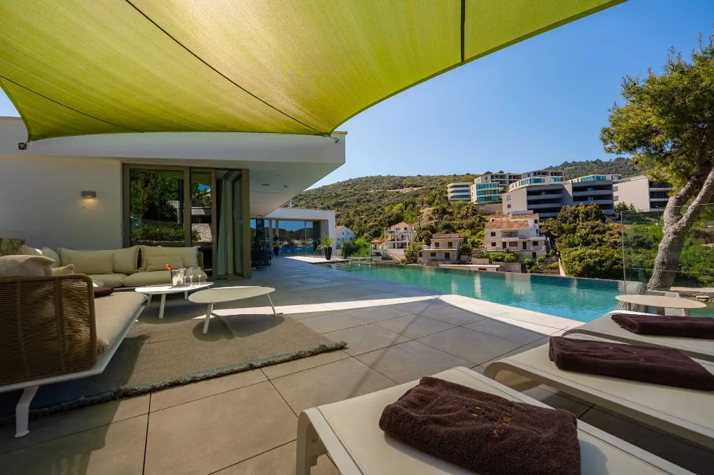 Beachfront Villa with Infinity Pool in Korčula