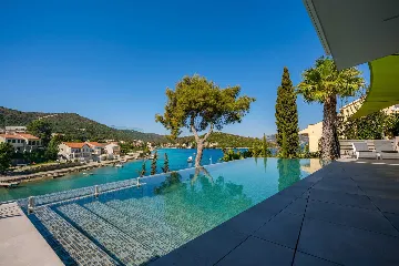 Beachfront Villa with Infinity Pool in Korčula