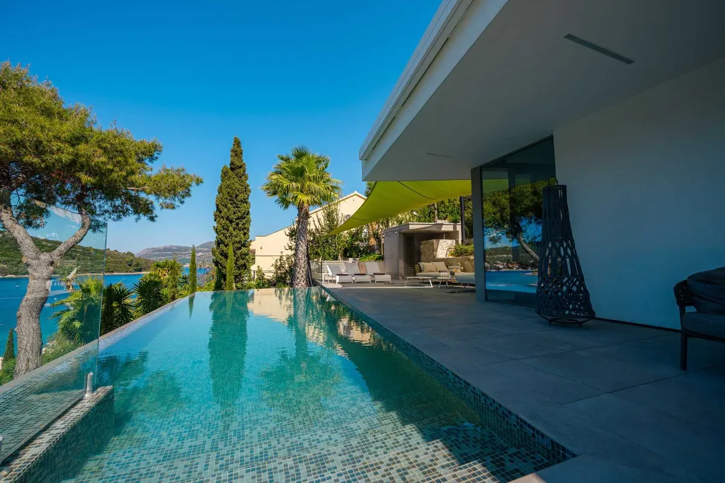 Beachfront Villa with Infinity Pool in Korčula