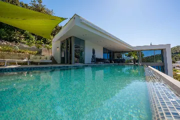 Beachfront Villa with Infinity Pool in Korčula