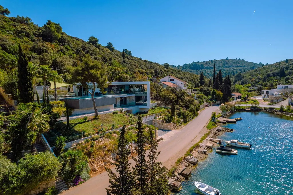 Beachfront Villa with Infinity Pool in Korčula