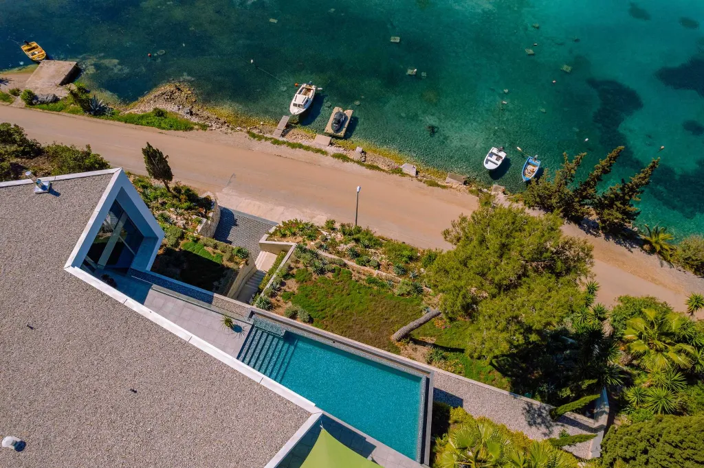 Beachfront Villa with Infinity Pool in Korčula