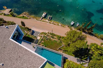 Beachfront Villa with Infinity Pool in Korčula