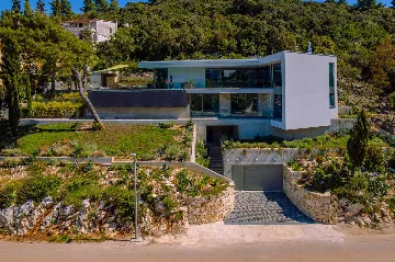 Beachfront Villa with Infinity Pool in Korčula