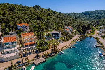 Beachfront Villa with Infinity Pool in Korčula