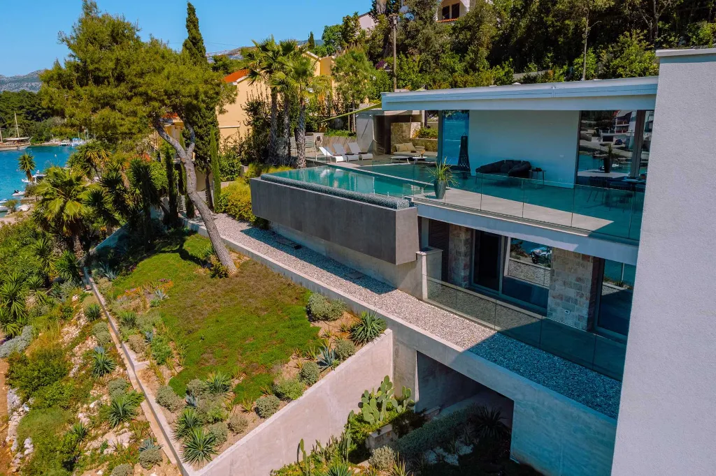 Beachfront Villa with Infinity Pool in Korčula