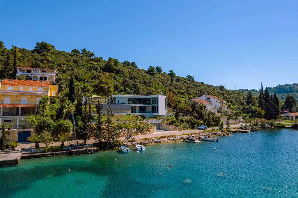 Beachfront Villa with Infinity Pool in Korčula