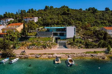 Beachfront Villa with Infinity Pool in Korčula