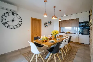 Modern Family Villa with Pool, Kaštel Lukšić