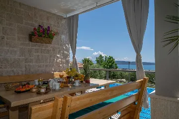 Modern Family Villa with Pool, Kaštel Lukšić