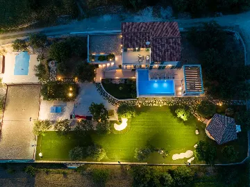 Modern Family Villa with Pool, Kaštel Lukšić