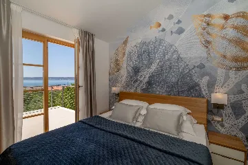 Modern Family Villa with Pool, Kaštel Lukšić