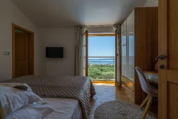 Modern Family Villa with Pool, Kaštel Lukšić