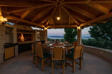 Modern Family Villa with Pool, Kaštel Lukšić