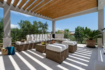 Modern Family Villa with Pool, Kaštel Lukšić