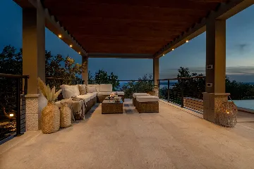 Modern Family Villa with Pool, Kaštel Lukšić