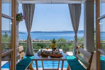 Modern Family Villa with Pool, Kaštel Lukšić