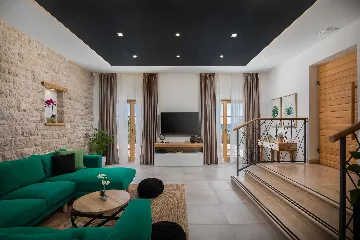 Modern Family Villa with Pool, Kaštel Lukšić