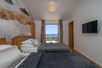 Modern Family Villa with Pool, Kaštel Lukšić