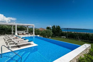 Modern Family Villa with Pool, Kaštel Lukšić