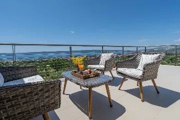 Modern Family Villa with Pool, Kaštel Lukšić