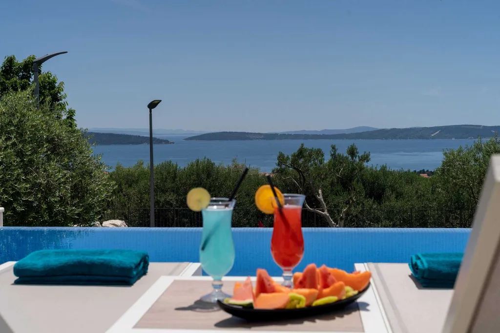 Modern Family Villa with Pool, Kaštel Lukšić
