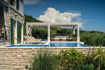 Modern Family Villa with Pool, Kaštel Lukšić