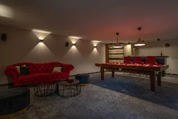 Modern Family Villa with Pool, Kaštel Lukšić