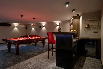 Modern Family Villa with Pool, Kaštel Lukšić