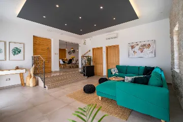 Modern Family Villa with Pool, Kaštel Lukšić