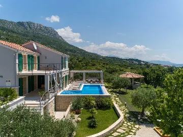 Modern Family Villa with Pool, Kaštel Lukšić